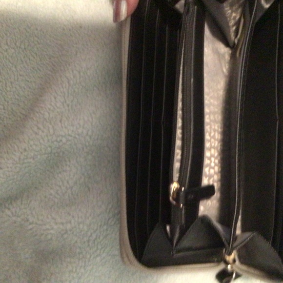 Kate spade silver sparkle wallet - Picture 3 of 3